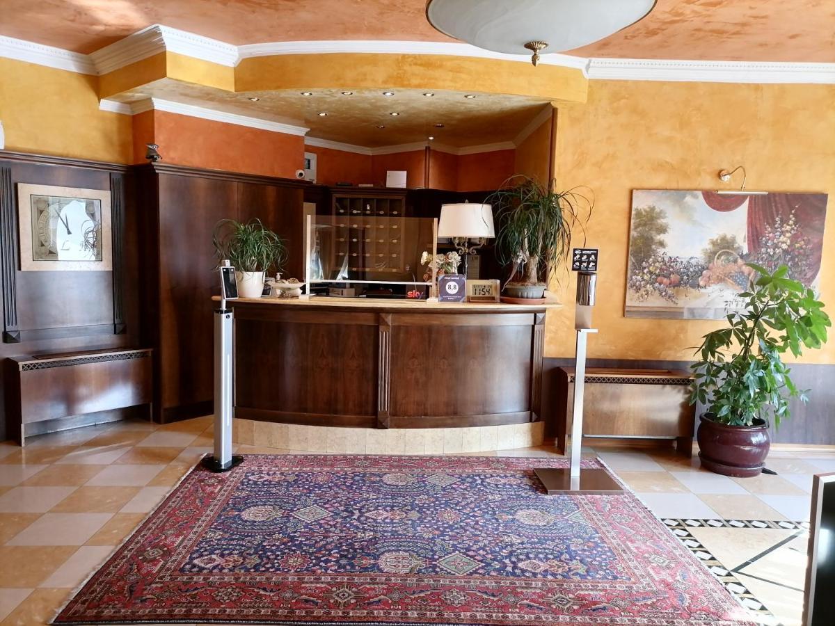 Hotel Lenotel Εξωτερικό φωτογραφία
