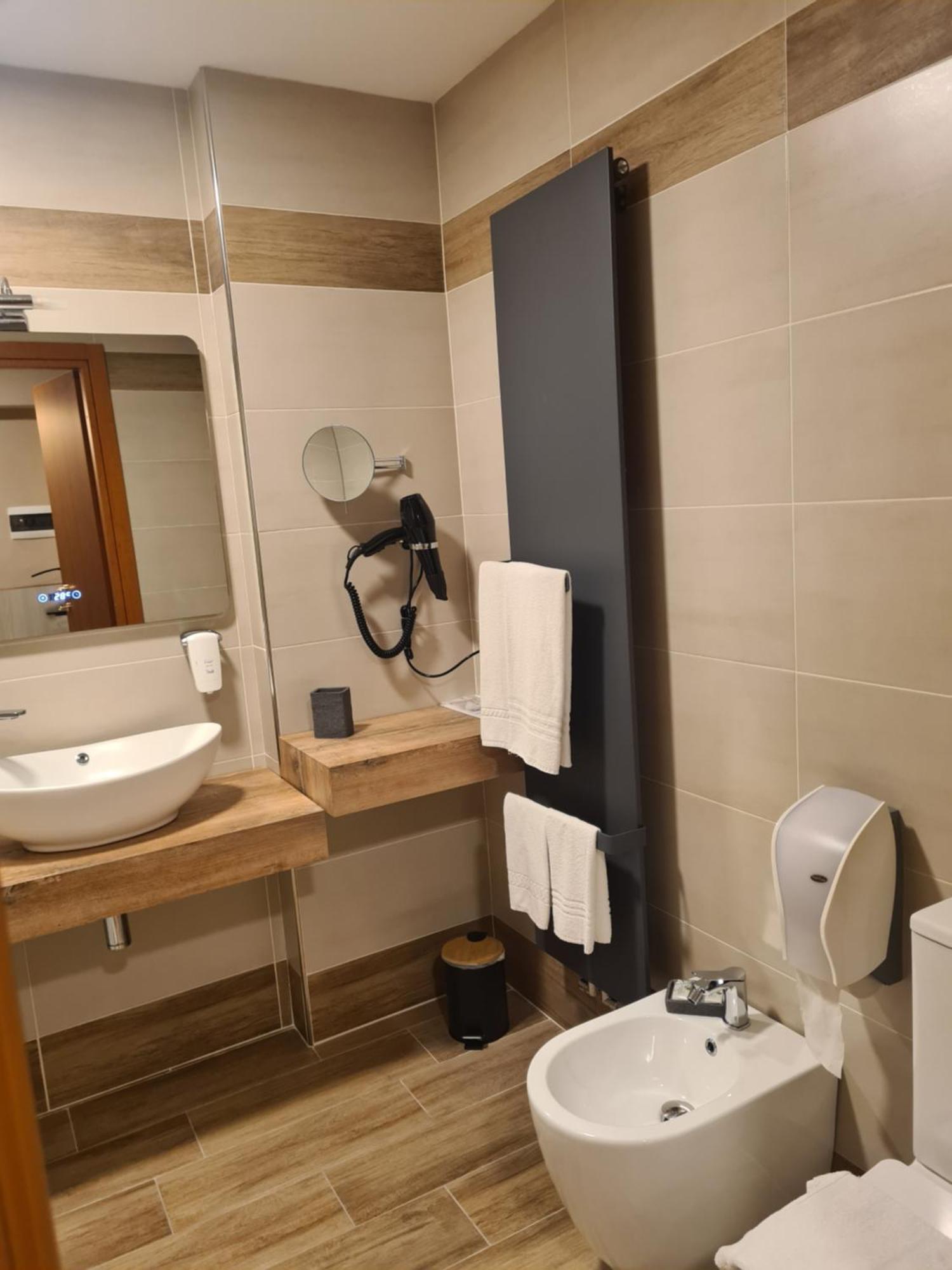Hotel Lenotel Εξωτερικό φωτογραφία