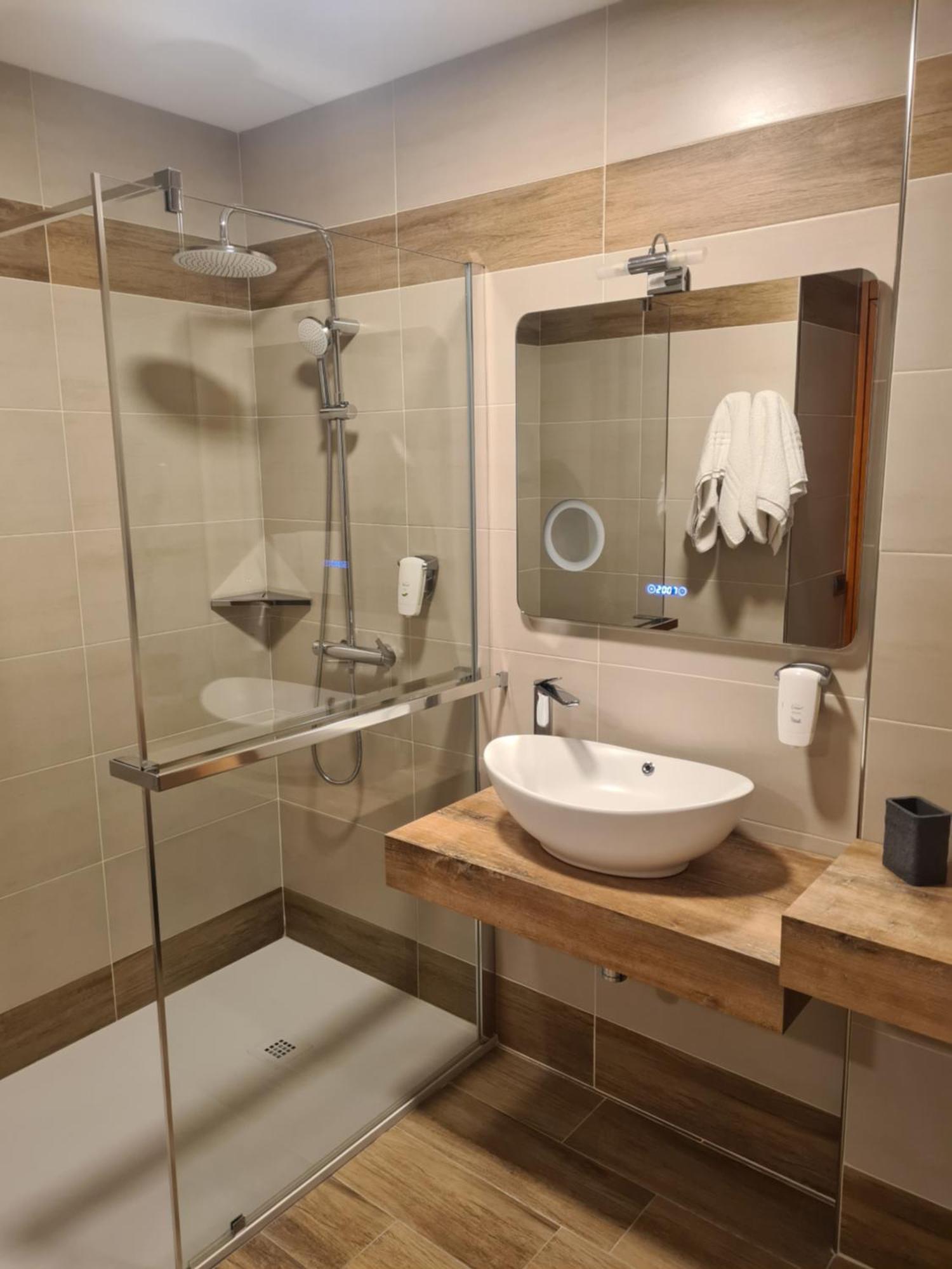 Hotel Lenotel Εξωτερικό φωτογραφία