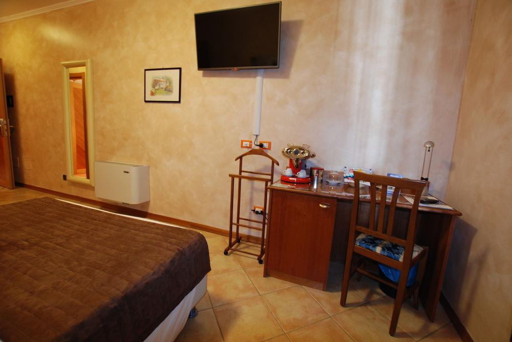 Hotel Lenotel Εξωτερικό φωτογραφία